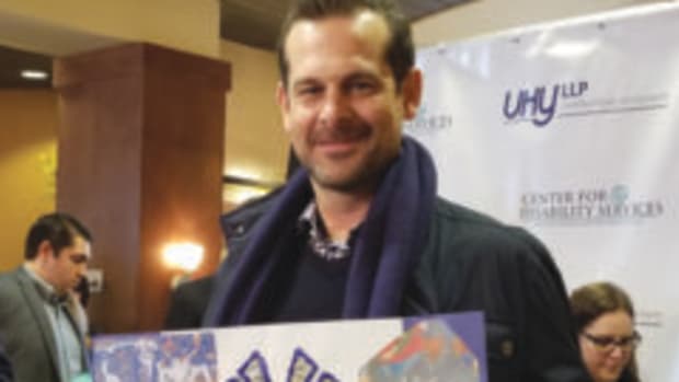  New York Yankees manager Aaron Boone was given a large handmade card made by children during a benefit for the Center for Disabilities in Albany, N.Y. (Paul Post photo)