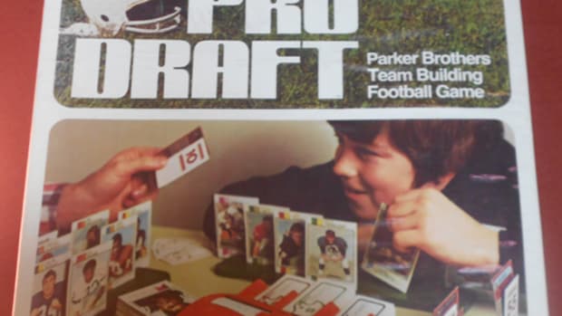  The picture on the 1974 Parker Brothers Pro Draft game box shows 1973 Topps cards. Some say an early version of the game included 50 cards from ’73; even so, no cards from that year show any variations that would identify them as Parker Brothers cards, so none from ’73 are classified as such.