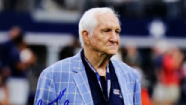  Since being elected to the Pro Football Hall of Fame, Gil Brandt has added “HOF 19” to his autograph.