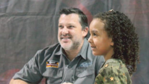  In addition to obtaining Tony Stewart’s autograph, attendees of the Chicago World of Wheels Show could also get a photo taken with him. (Rick Firfer photos)