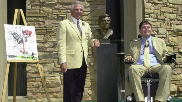  Nick Buoniconti, with son Marc, at the 2001 Pro Football Hall of Fame induction ceremonies in Canton, Ohio. Marc introduced his father, calling him his hero. DAVID MAXWELL/AFP/Getty Images