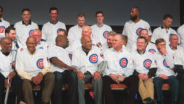  Past and present Chicago Cubs players at the opening ceremony of the 34th Chicago Cubs Convention. Five Baseball Hall of Famers sit in the front row (L to R) Andre Dawson, Fergie Jenkins, Lee Smith, Billy Williams and Ryne Sandberg. (Rick Firfer photos)