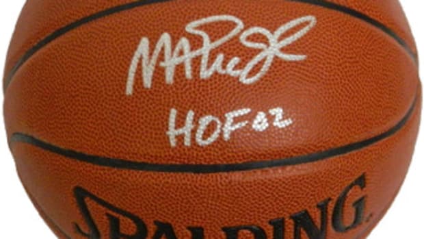 Magic Johnson signed Indoor/Outdoor TB NBA Basketball HOF 02 silver sig- PSA Hologram (Los Angeles Lakers)