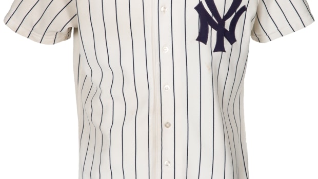 Thurman Munson jersey photomatched to 1976 ALCS and World Series.