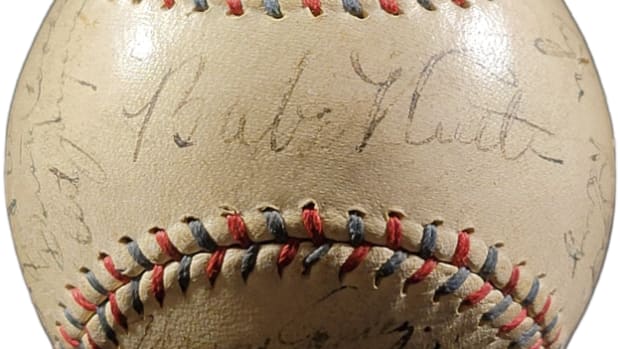 1932 New York Yankees team ball signed by Babe Ruth, Lou Gehrig and seven other Hall of Famers.