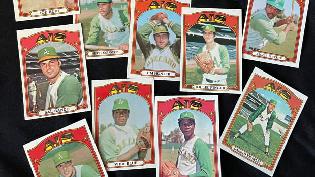 Stars of undefeated Miami Dolphins add to popularity of 1972 Topps