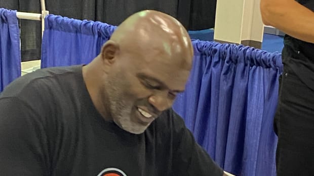 Lawrence Taylor talks rookie cards, autographs and players he admired most  - Sports Collectors Digest