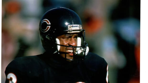 NFL great Anthony Miller talks collecting, sneaking into Super