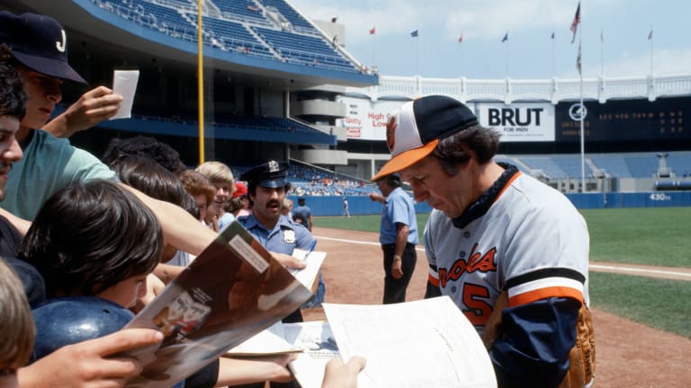 Beloved Brooks Robinson talks rookie cards, autographs and why he's such a nice guy