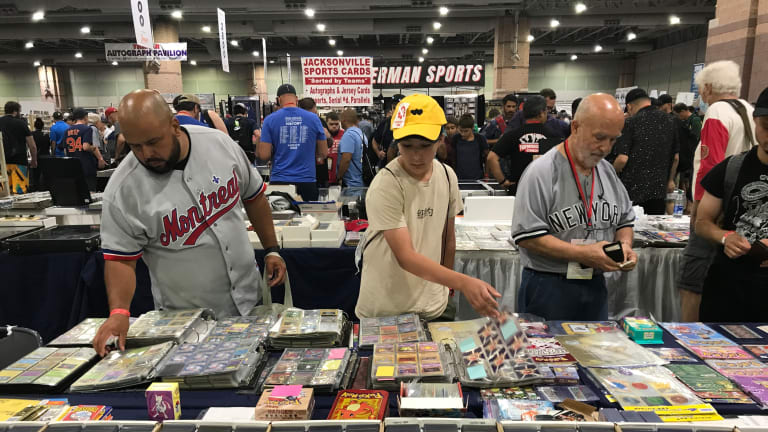 Sports Card Show, Collectibles and Autograph Signing