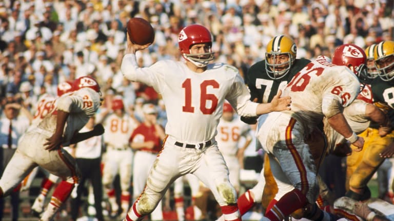 Remembering Chiefs legend Len Dawson and his undervalued football cards