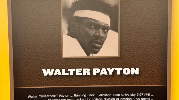 WALTER PAYTON/GALE SAYERS PLAQUE