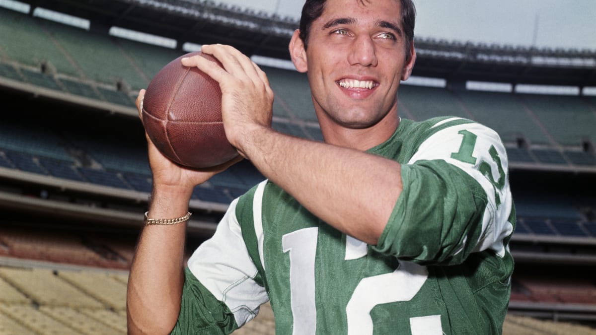 How Joe Namath's 1969 Super Bowl victory turned into cardboard gold for  Broadway Joe - Sports Collectors Digest