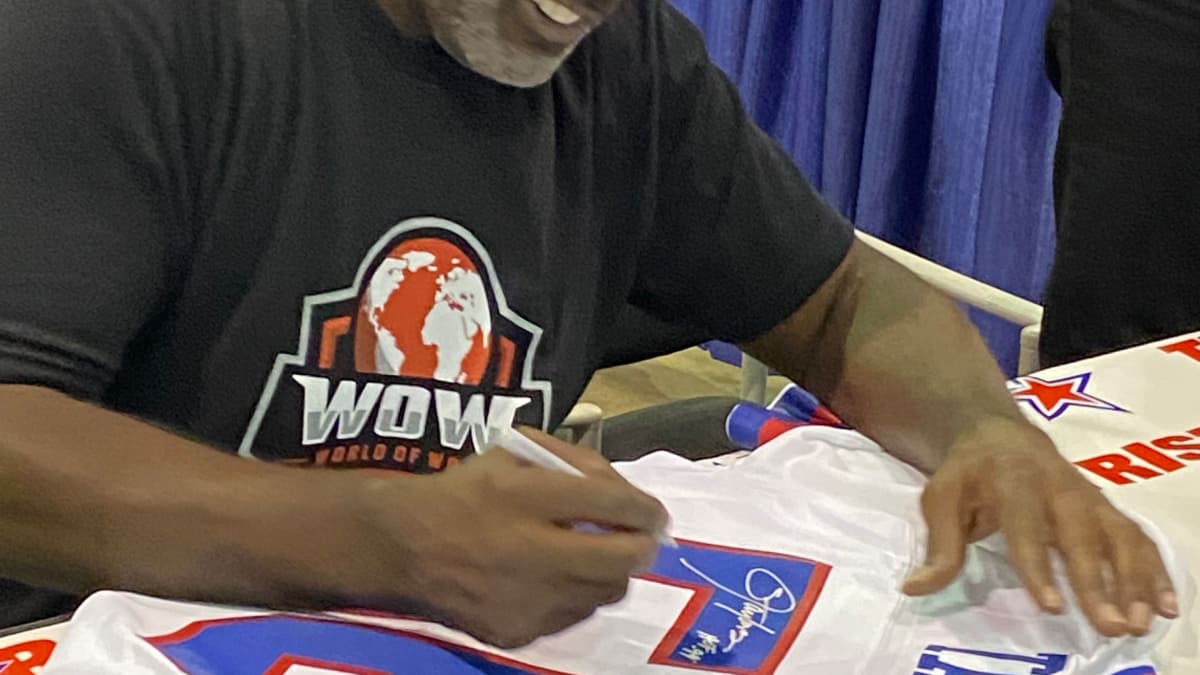 Lawrence Taylor talks rookie cards, autographs and players he