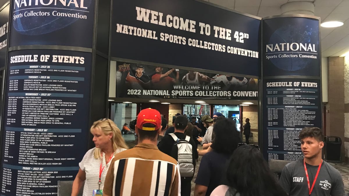 Sports memorabilia convention is the biggest show in Cleveland - ESPN