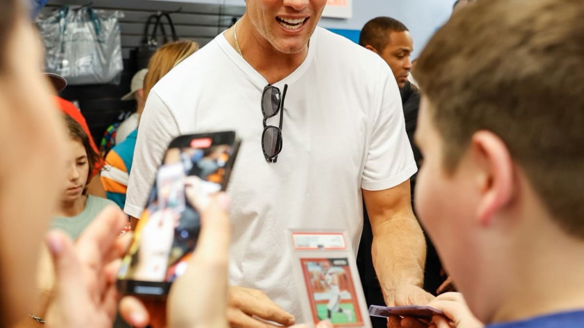 Tom Brady, Kevin Hart, Travis Scott trade cards with kids