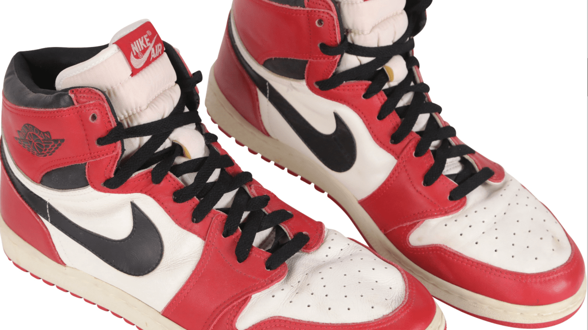 Original michael jordan sneakers best sale