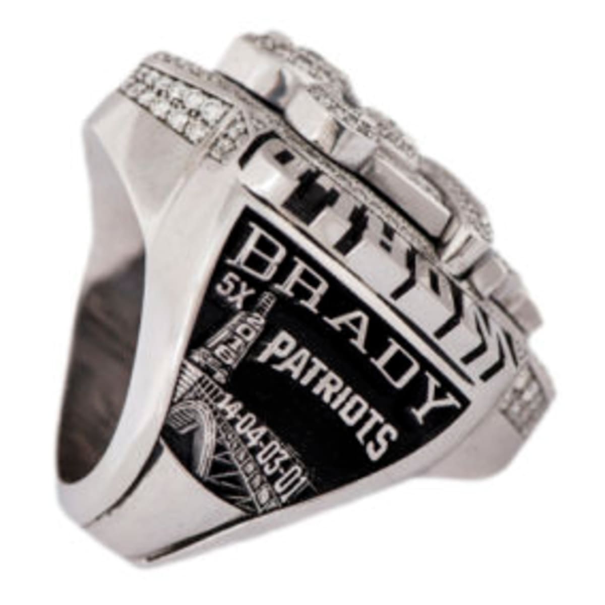 Golden Auctions offers Tom Brady family Super Bowl ring - Sports Collectors  Digest