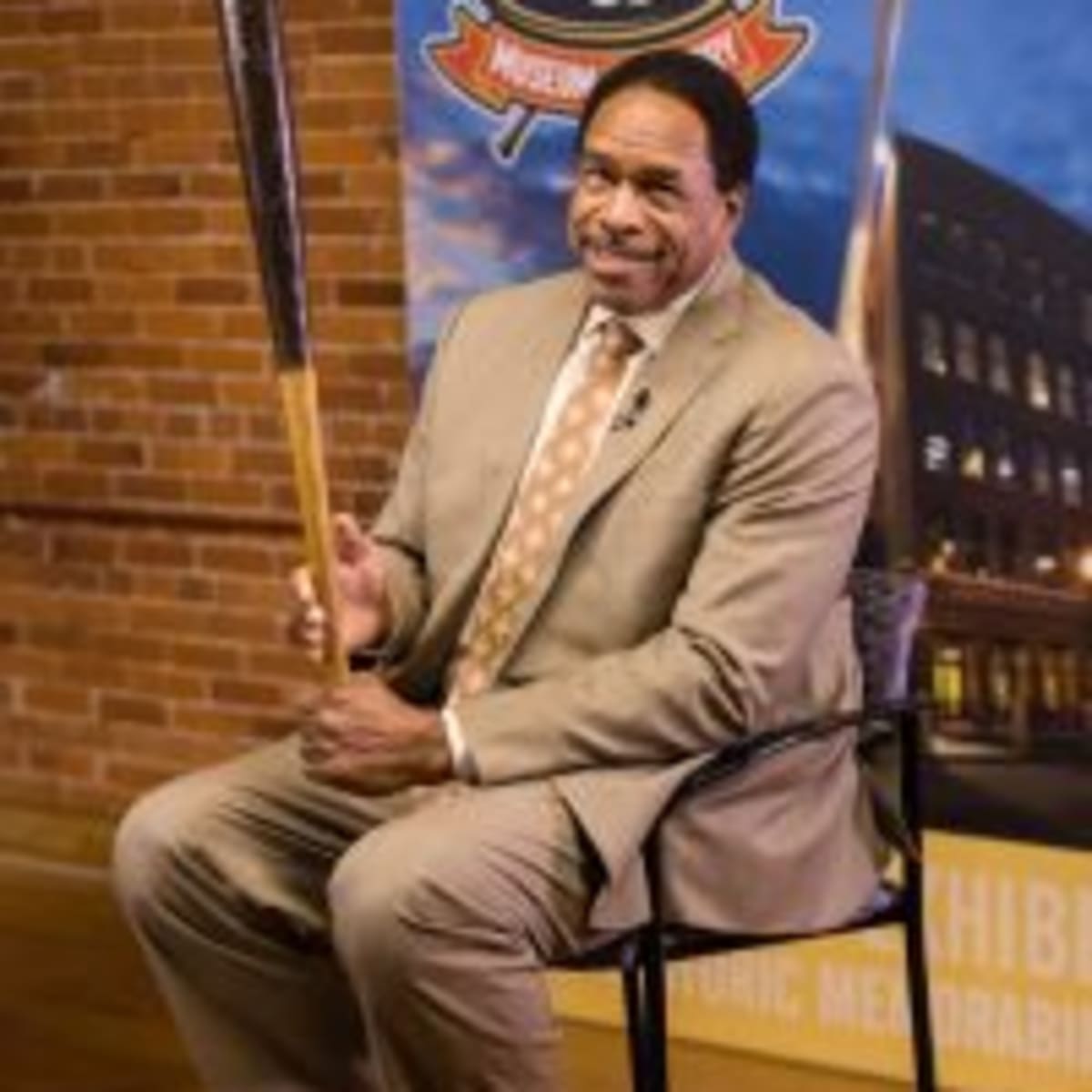 Dave Winfield receives Louisville Slugger's 2016 Living Legend