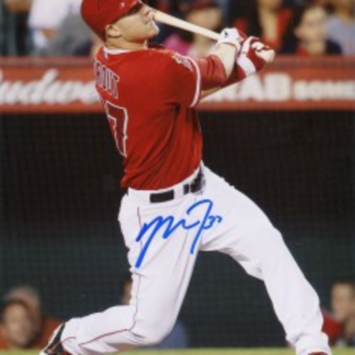 Mike Trout signing Autographs for everyone!