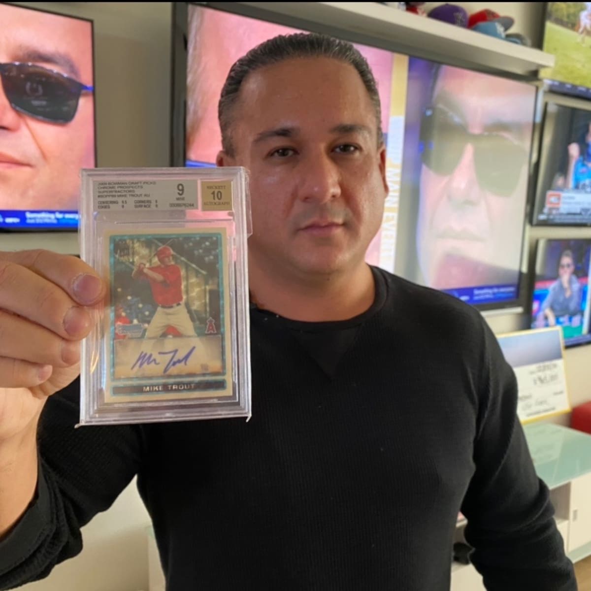 Seller of Mike Trout Superfractor card issues warning - Sports Collectors  Digest