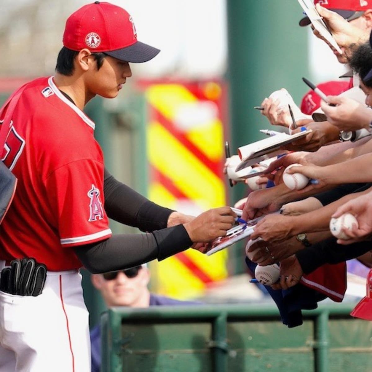 Coronavirus: Why MLB is advising players not to sign autographs