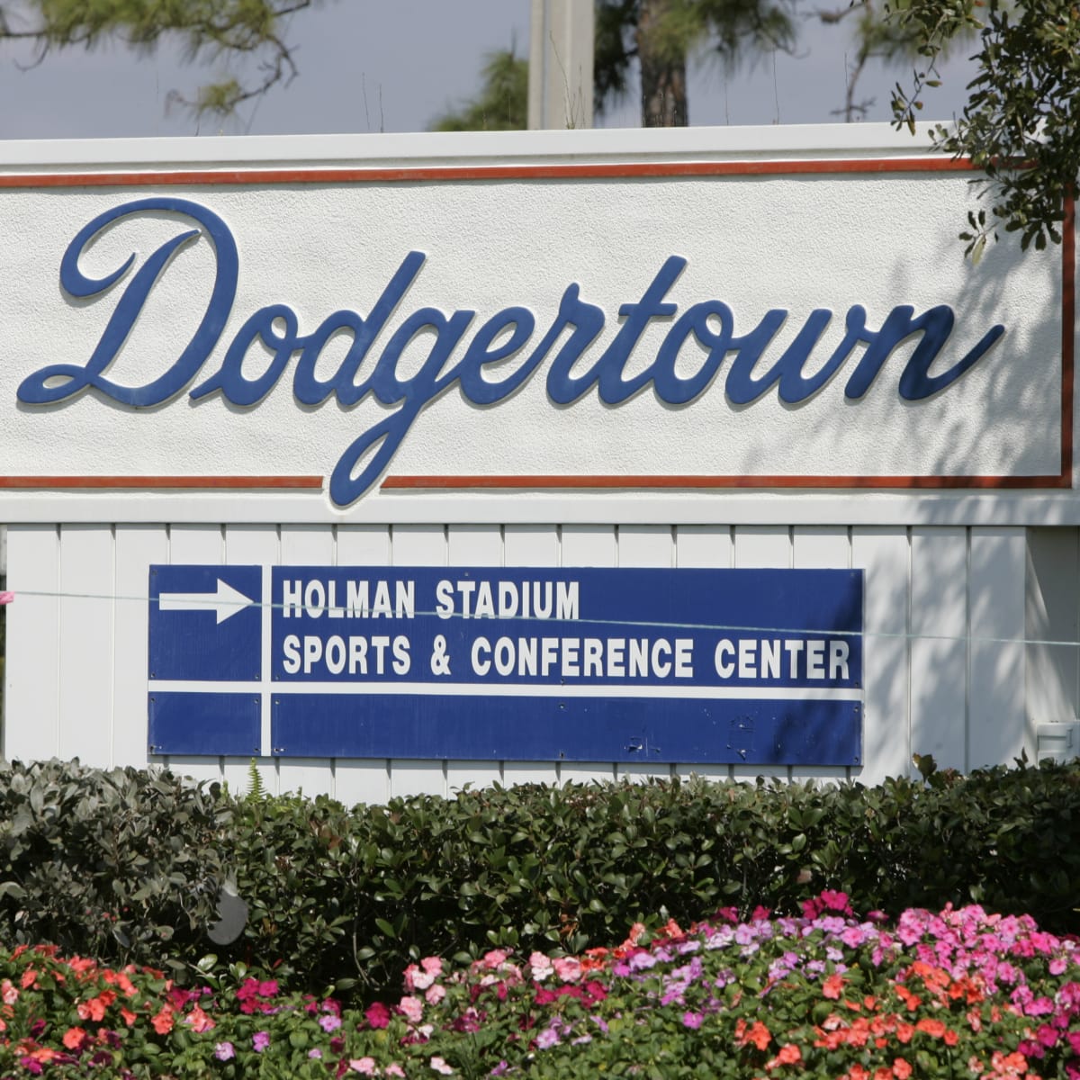 Dodgers welcome Sandy Koufax back to spring training