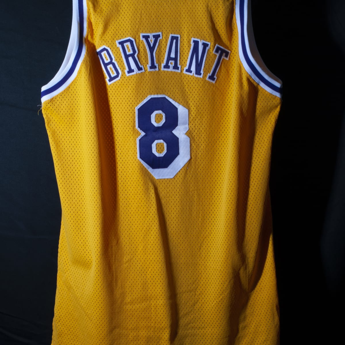 Kobe rookie/playoff jersey sells for $2.7M to highlight $8M SCP auction -  Sports Collectors Digest