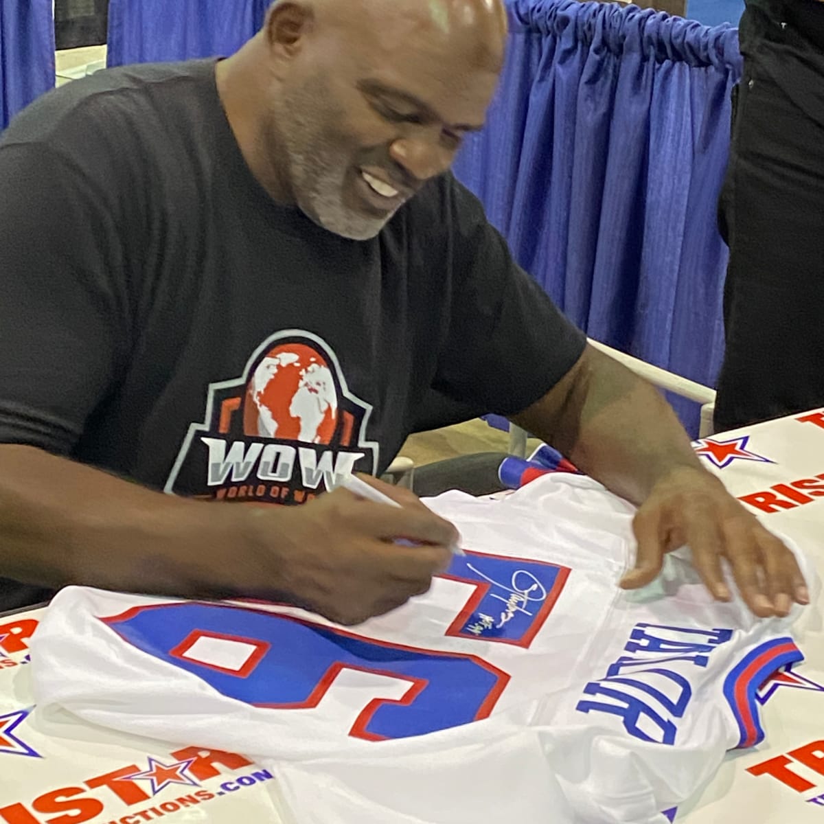 Lawrence Taylor passes the torch as Giants unveil legacy throwback