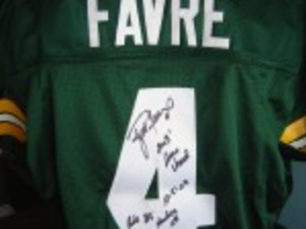 Favre gamers heat up, so do the number of fakes - Sports Collectors Digest