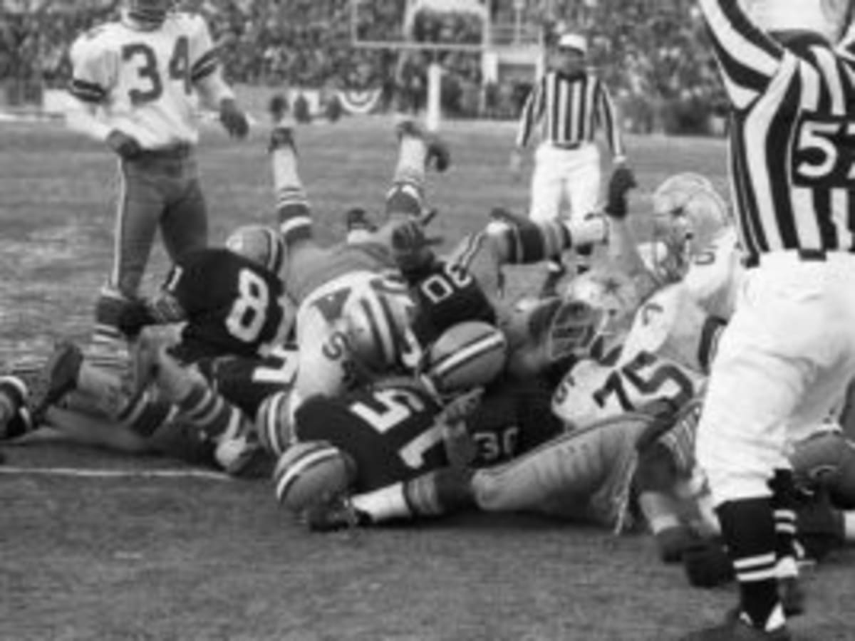 Chuck Mercein in the Ice Bowl. December 31, 1967.  Nfl football pictures,  Sport photoshoot, Nfl championships