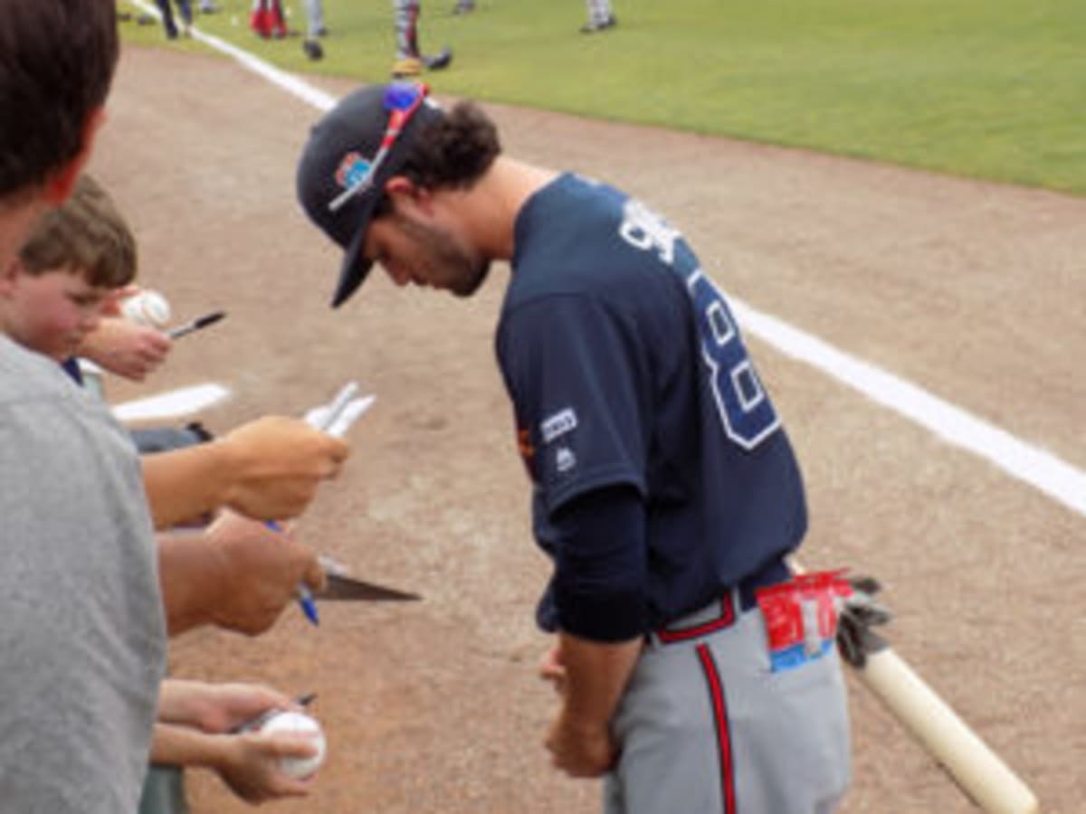 Collectors can obtain many player autographs at spring training