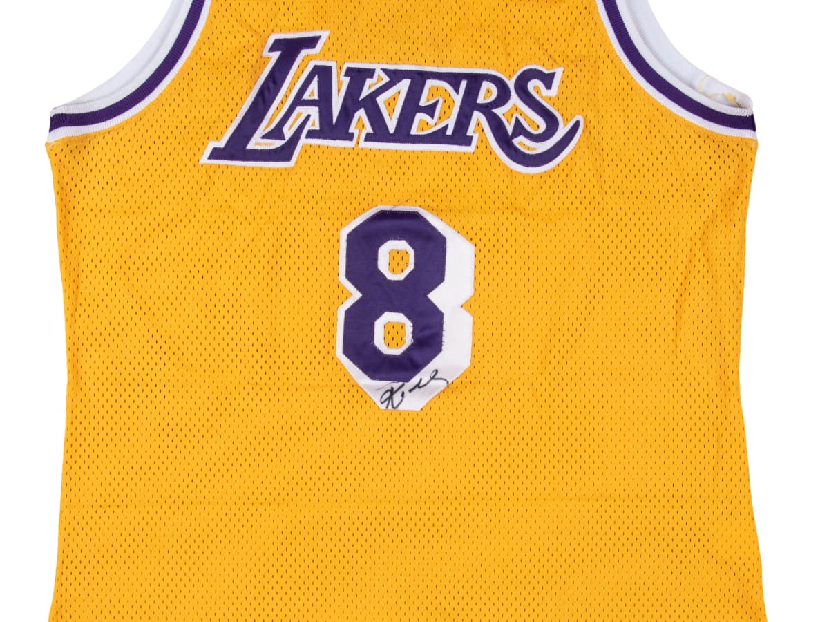 Kobe Bryant's iconic Lakers jersey expected to sell for up to $7 million at  auction - ABC7 Los Angeles