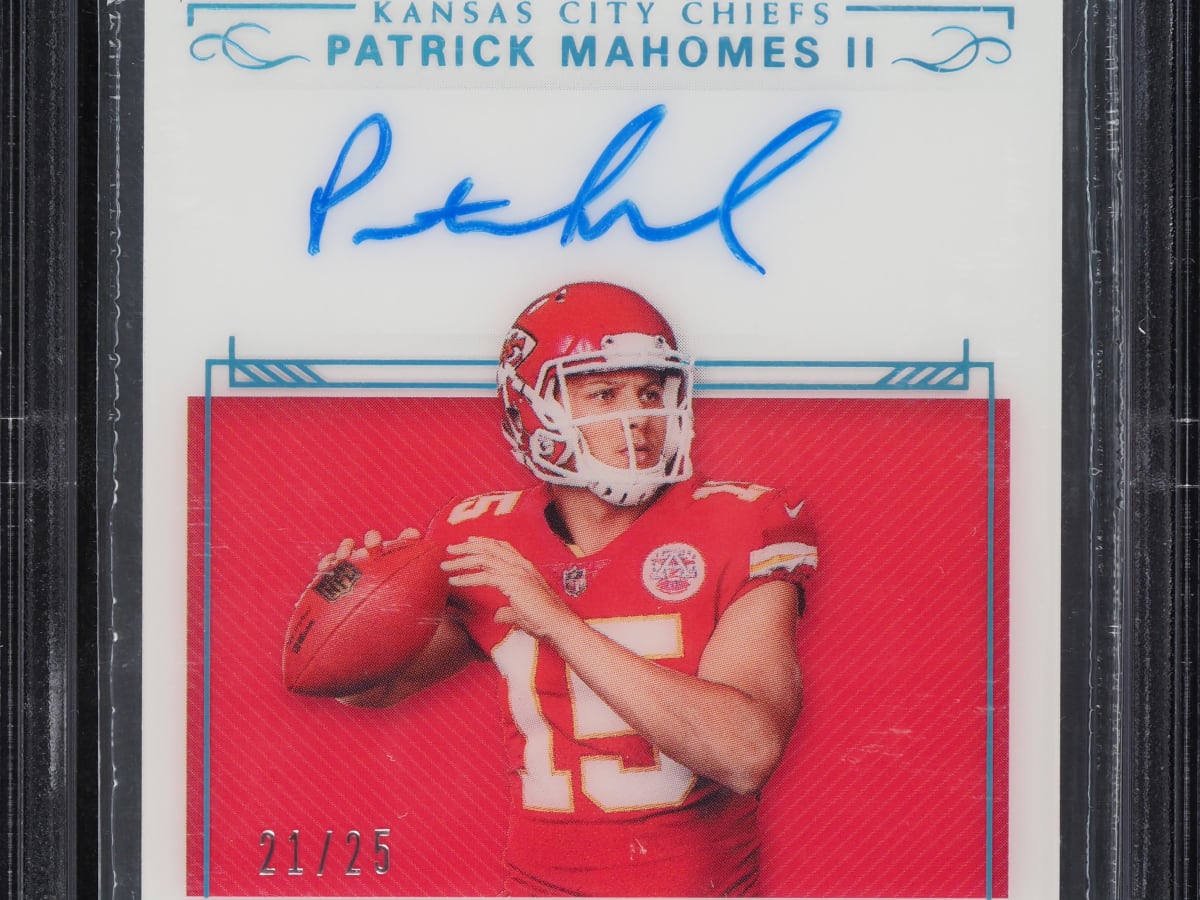 NFL RB donates Patrick Mahomes rookie card to kids charity auction
