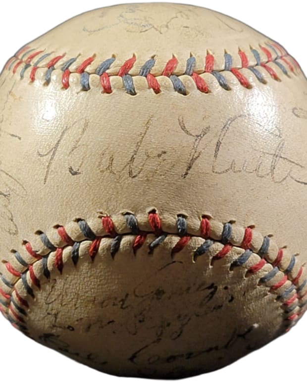 1932 New York Yankees team ball signed by Babe Ruth, Lou Gehrig and seven other Hall of Famers.