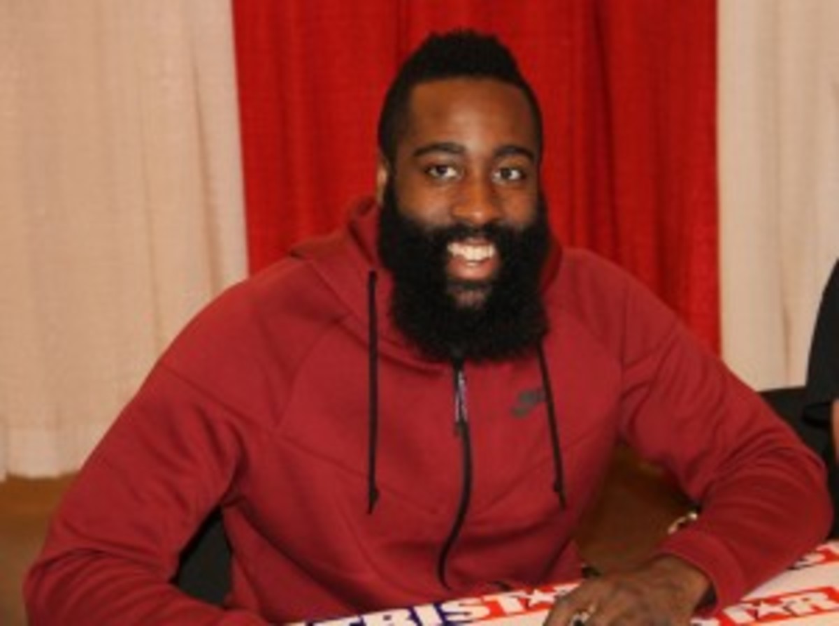Flooding in the Houston area kept some fans and signers away from the latest Tristar event, but James Harden helped draw crowds over the three days. Photos by Ross Forman.