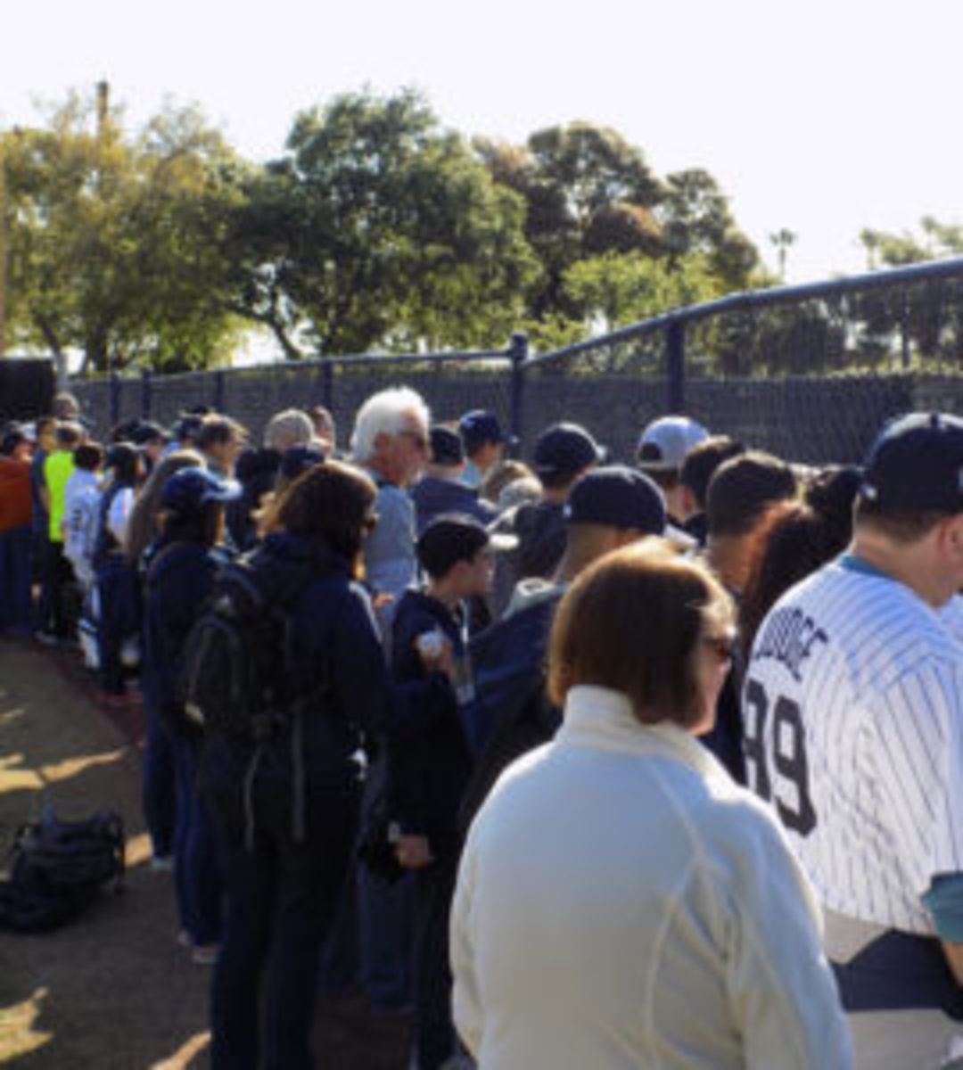 The Best Time to Get MLB Autographs on Game Day – Autograph University