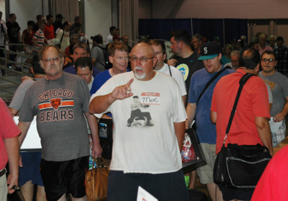 Collectors traversing the show floor were looking for vintage cards. The younger crowd enjoyed the case break pavilion. 