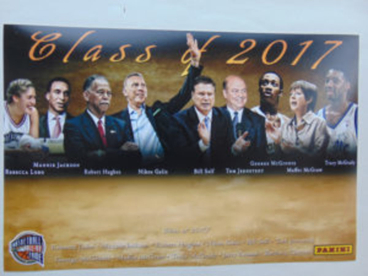  A 2017 Hall of Fame Enshrinement program signed by all nine living members.