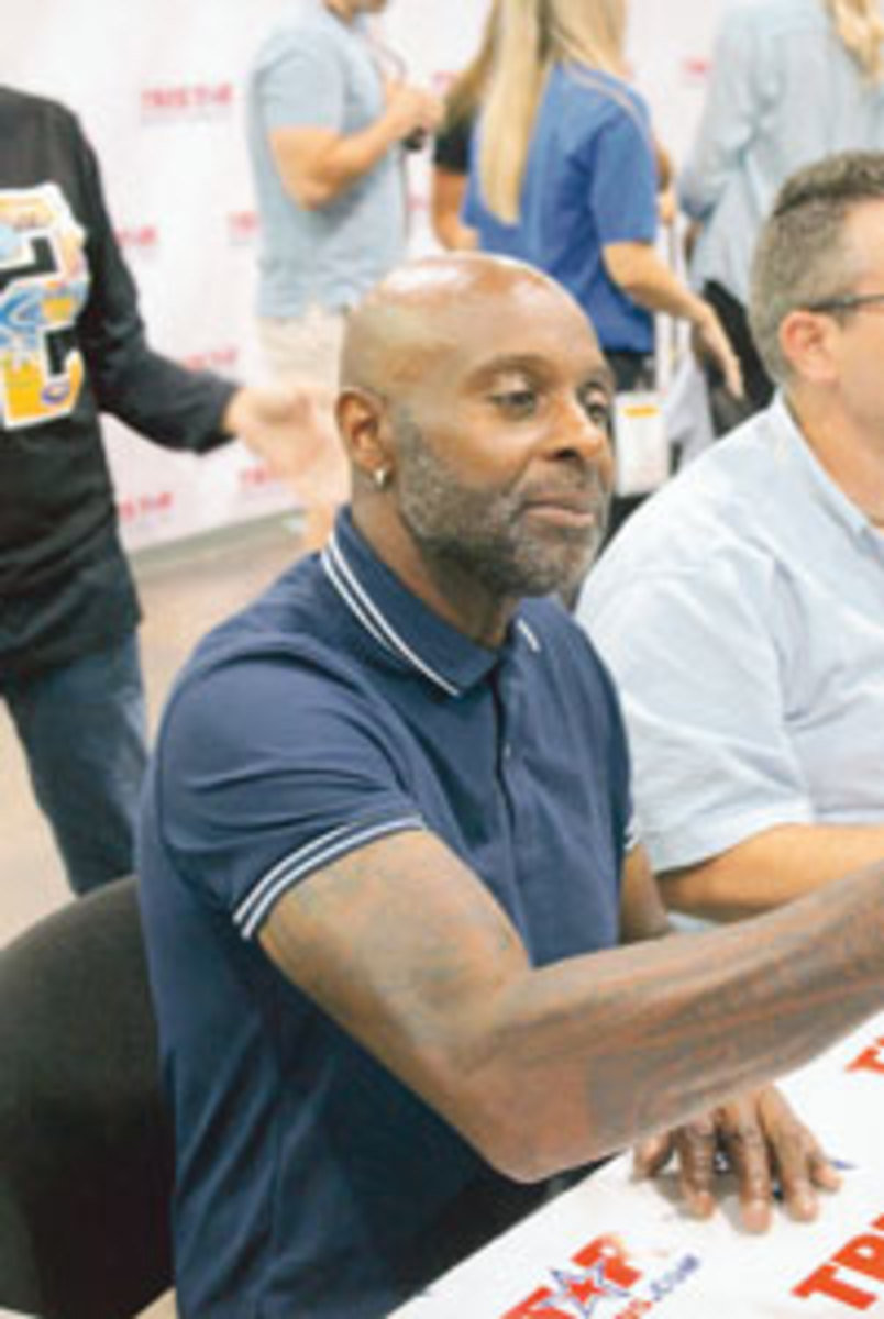  The incomparable Jerry Rice looks like he could still play.