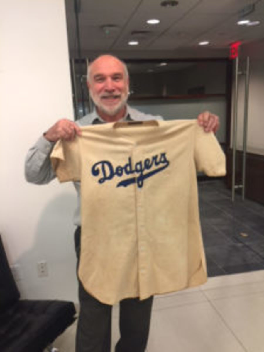  SCD columnist David Moriah holds up the game-used 1947 Jackie Robinson jersey that was available in a November auction hosted by Heritage Auctions. It sold for $2.05 million. (Photo courtesy David Moriah)