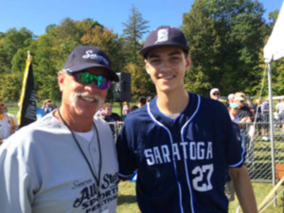  Goose Gossage poses with Nate Chudy, a pitcher from Saratoga Springs High School.