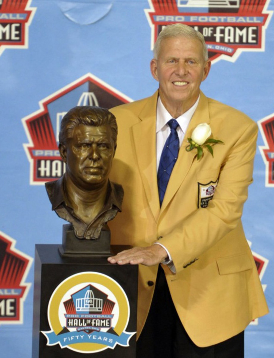 50th Anniversary of the Pro Football HOF Brings Out 120 Members for  Induction Weekend - Sports Collectors Digest