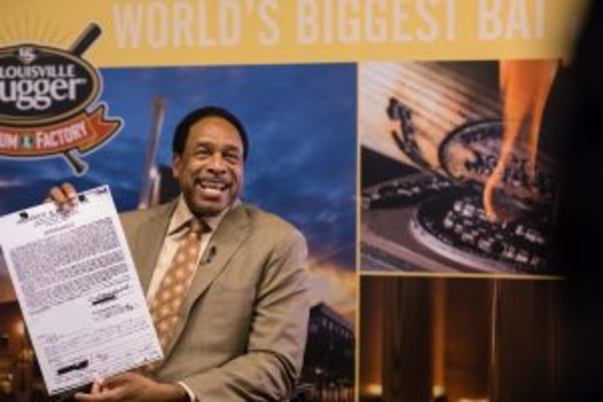 Dave Winfield receives Louisville Slugger's 2016 Living Legend