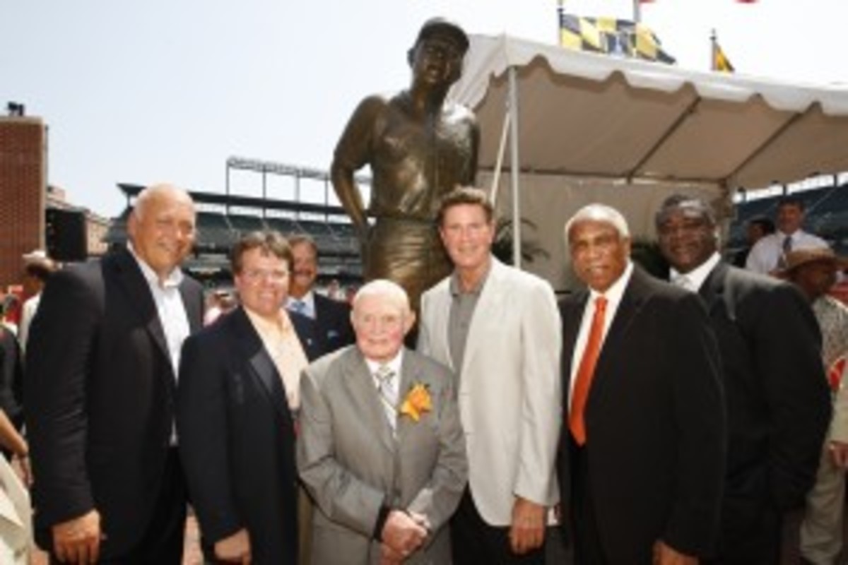 Orioles Unveil Bronze Statue Of Hall Of Famer Eddie Murray - CBS Baltimore