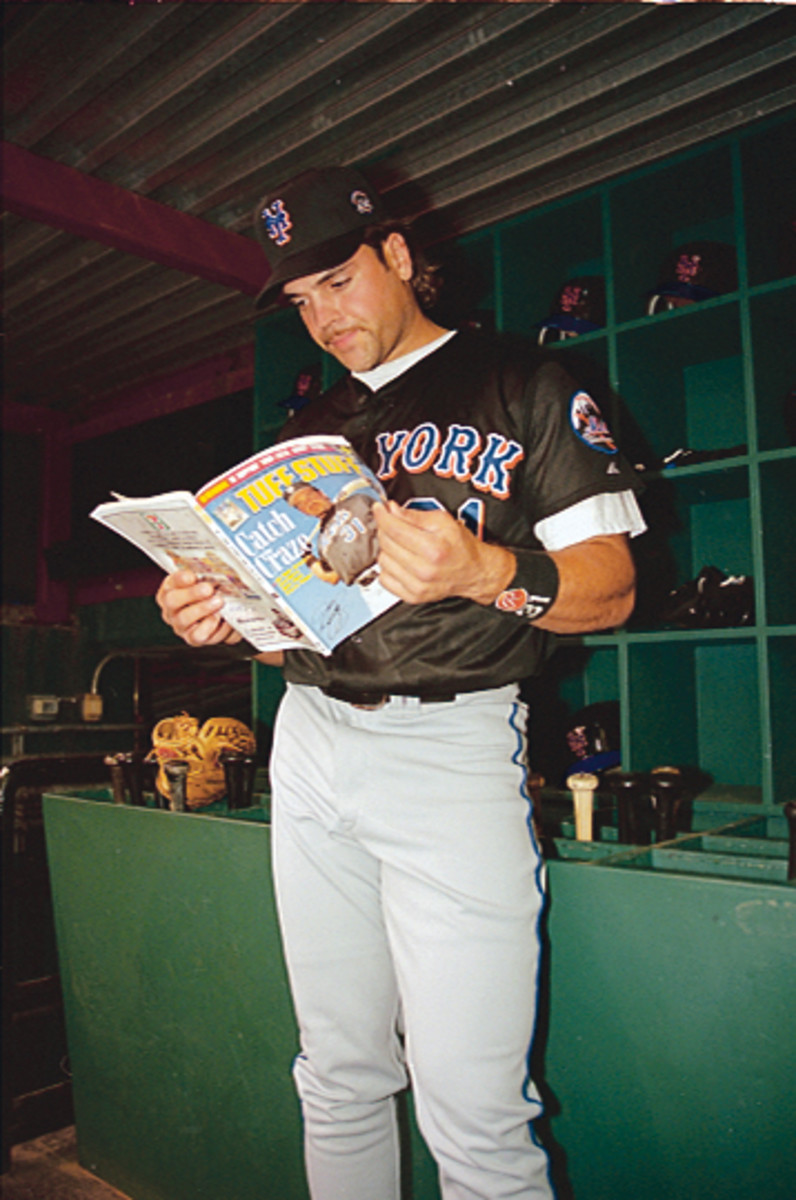 A file from the SCD archives showing Piazza checking out an issue of Tuff Stuff Magazine. Steve Jacobson photo. 