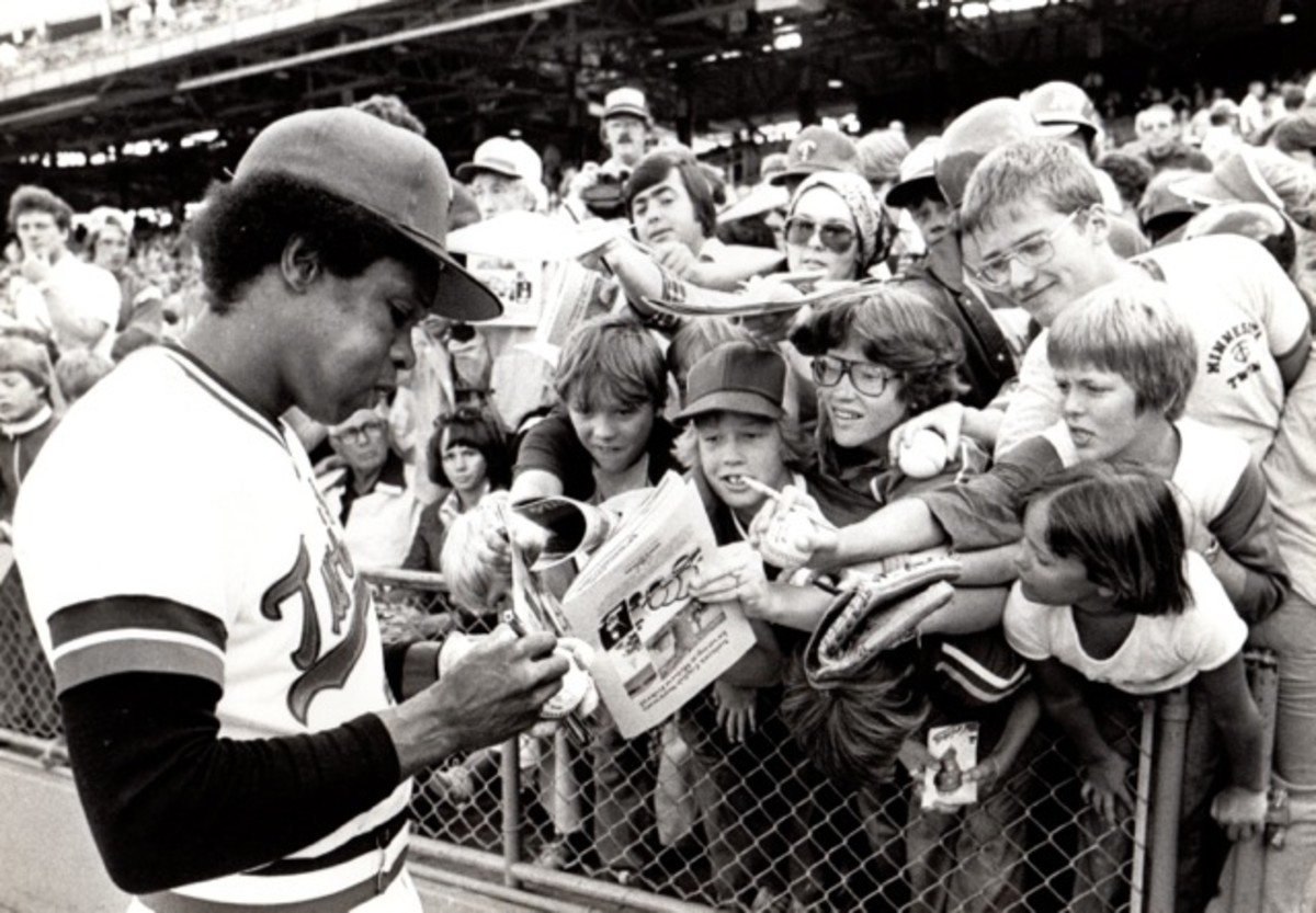 Rod Carew Autograph Signing