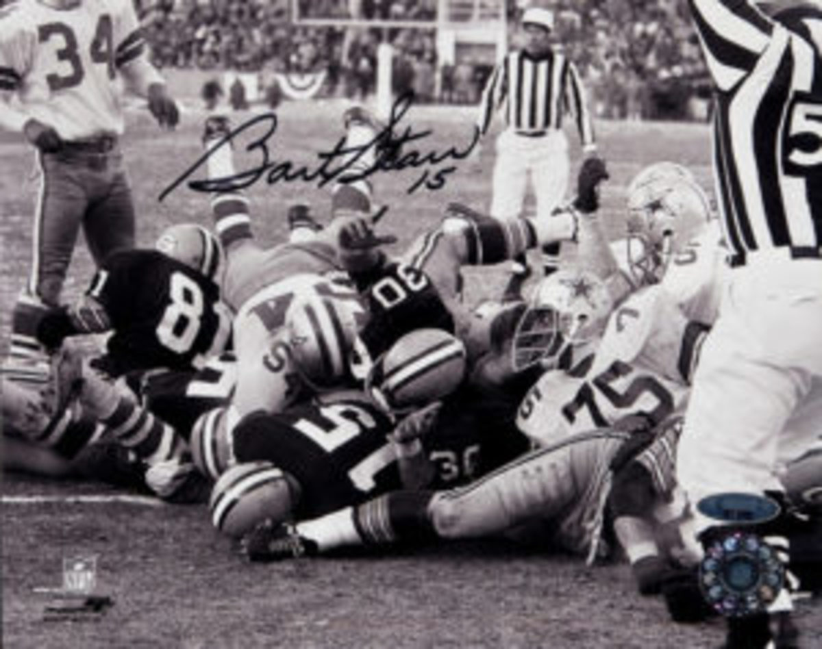  One of the things Bart Starr is remembered for is his "dive" for a touchdown as time ran out during the Ice Bowl. (Photo courtesy Heritage Auctions)