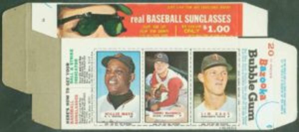  The 1966 Bazooka panels featuring baseball cards were placed on the boxes in a way that the right edge of the card on the far right was on the box fold.