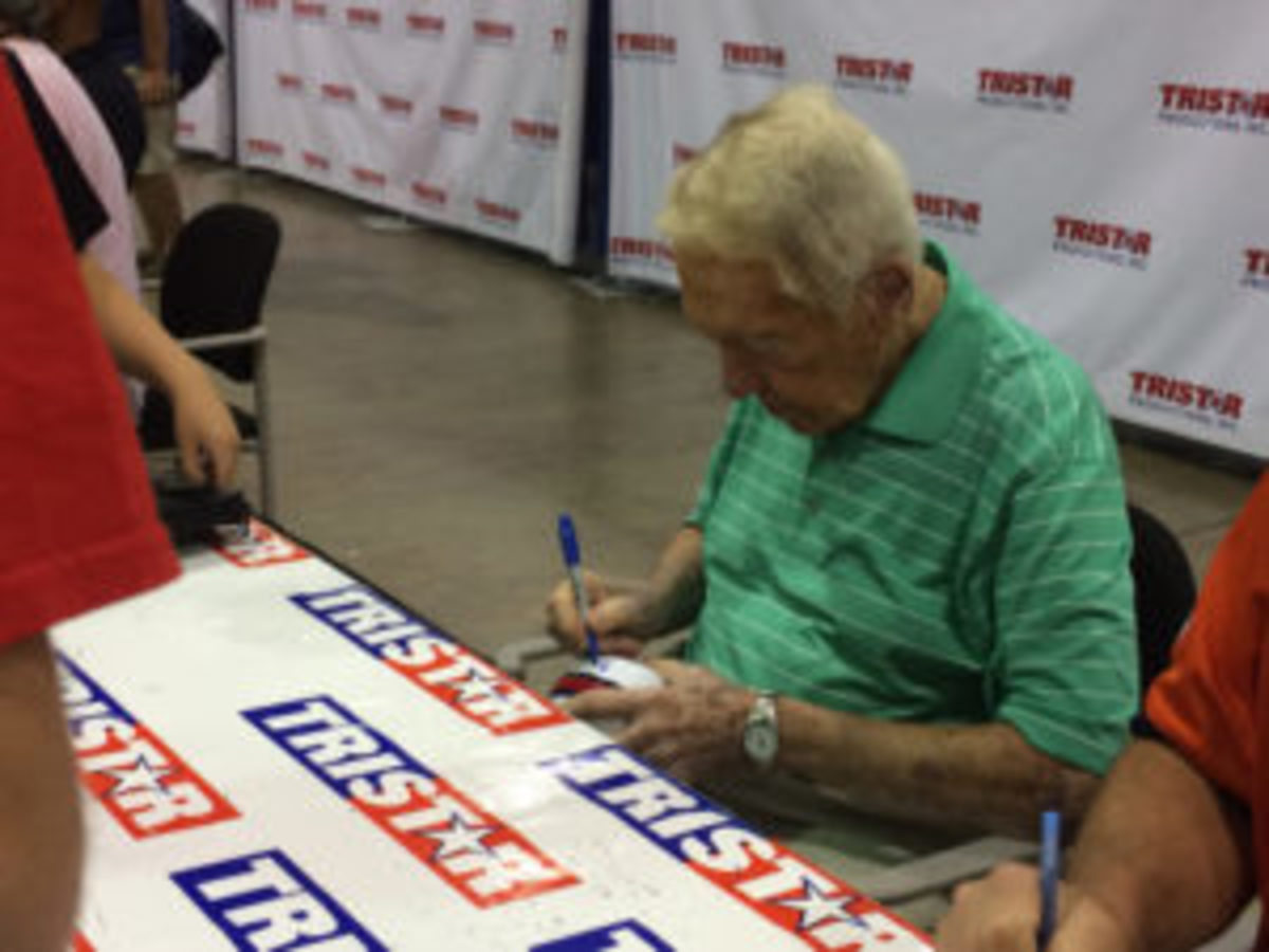  Marv Levy, who guided the Buffalo Bills to four straight Super Bowls, signs a mini-helmet for a fan. Photos: Greg Bates 